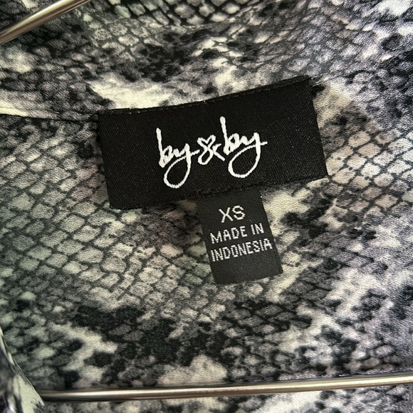 By&by XS snake print blouse button down - Picture 6 of 16